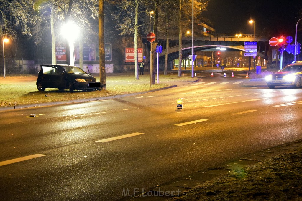 VU PKW Baum Koeln Deutz Deutz Kalkerstr P55.JPG - Miklos Laubert